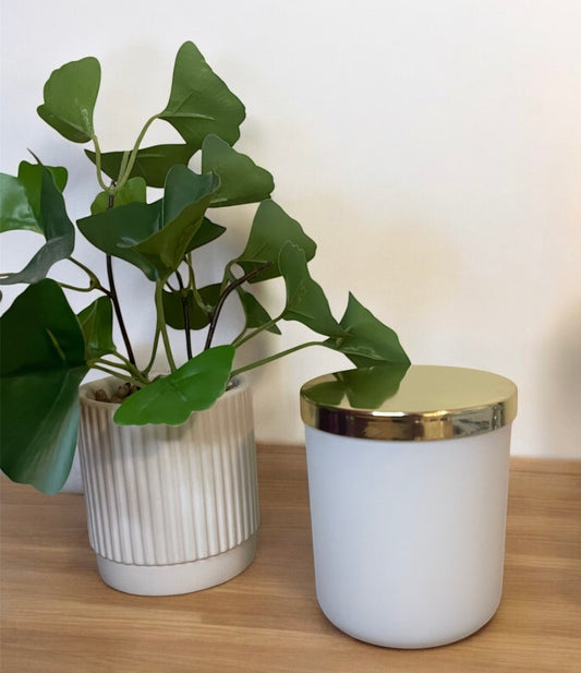 White & gold 370ML candle